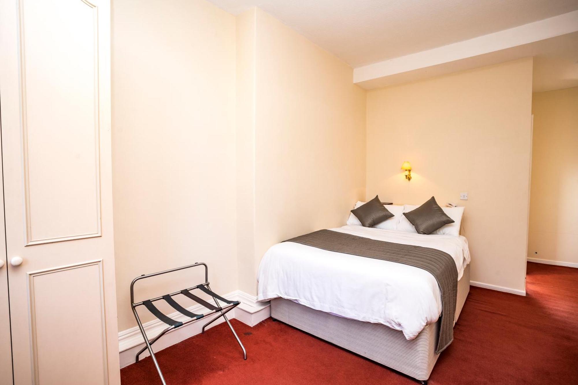 Borough Arms Hotel 뉴캐슬언더라임 외부 사진