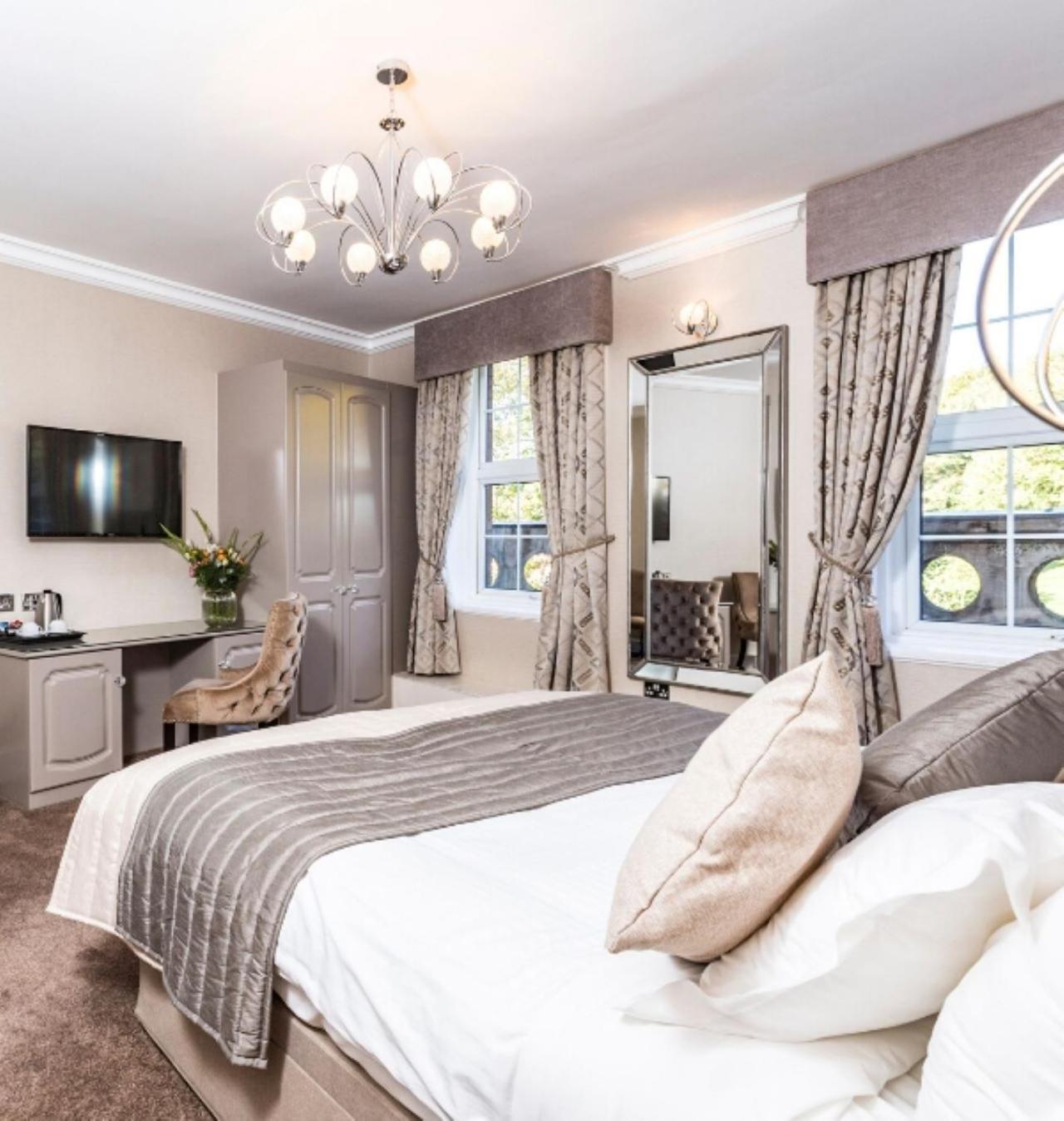 Borough Arms Hotel 뉴캐슬언더라임 외부 사진