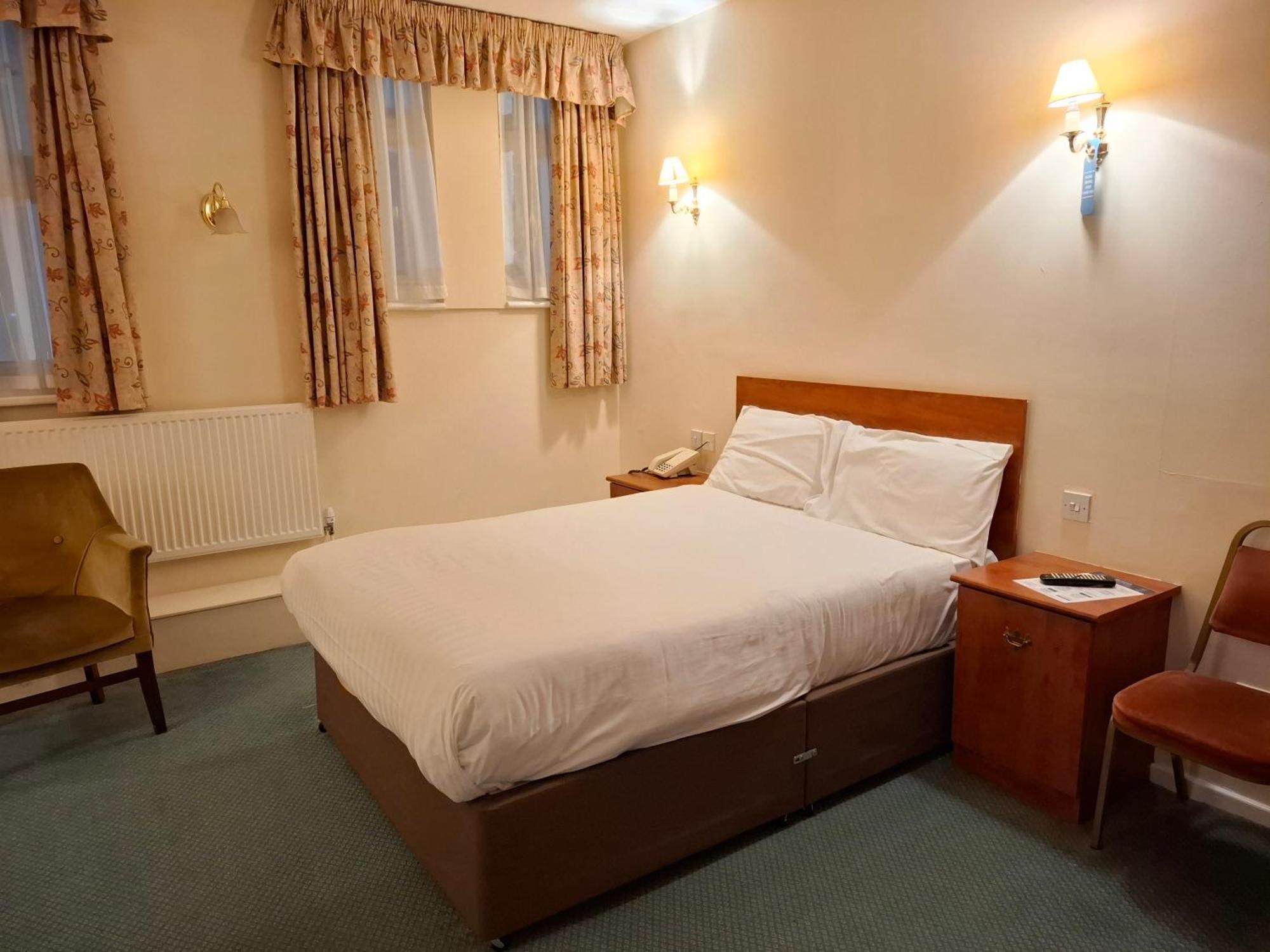 Borough Arms Hotel 뉴캐슬언더라임 외부 사진