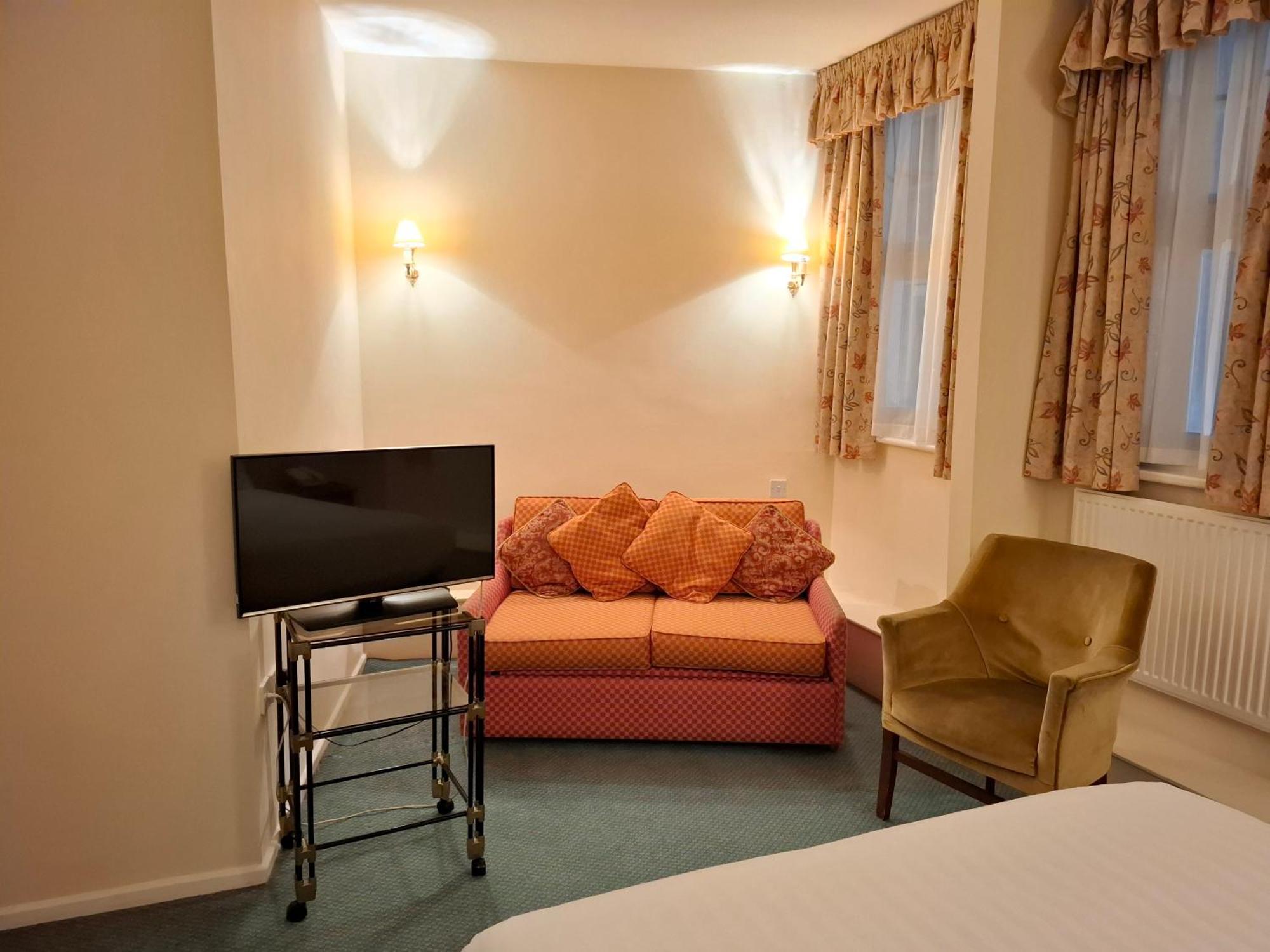 Borough Arms Hotel 뉴캐슬언더라임 외부 사진