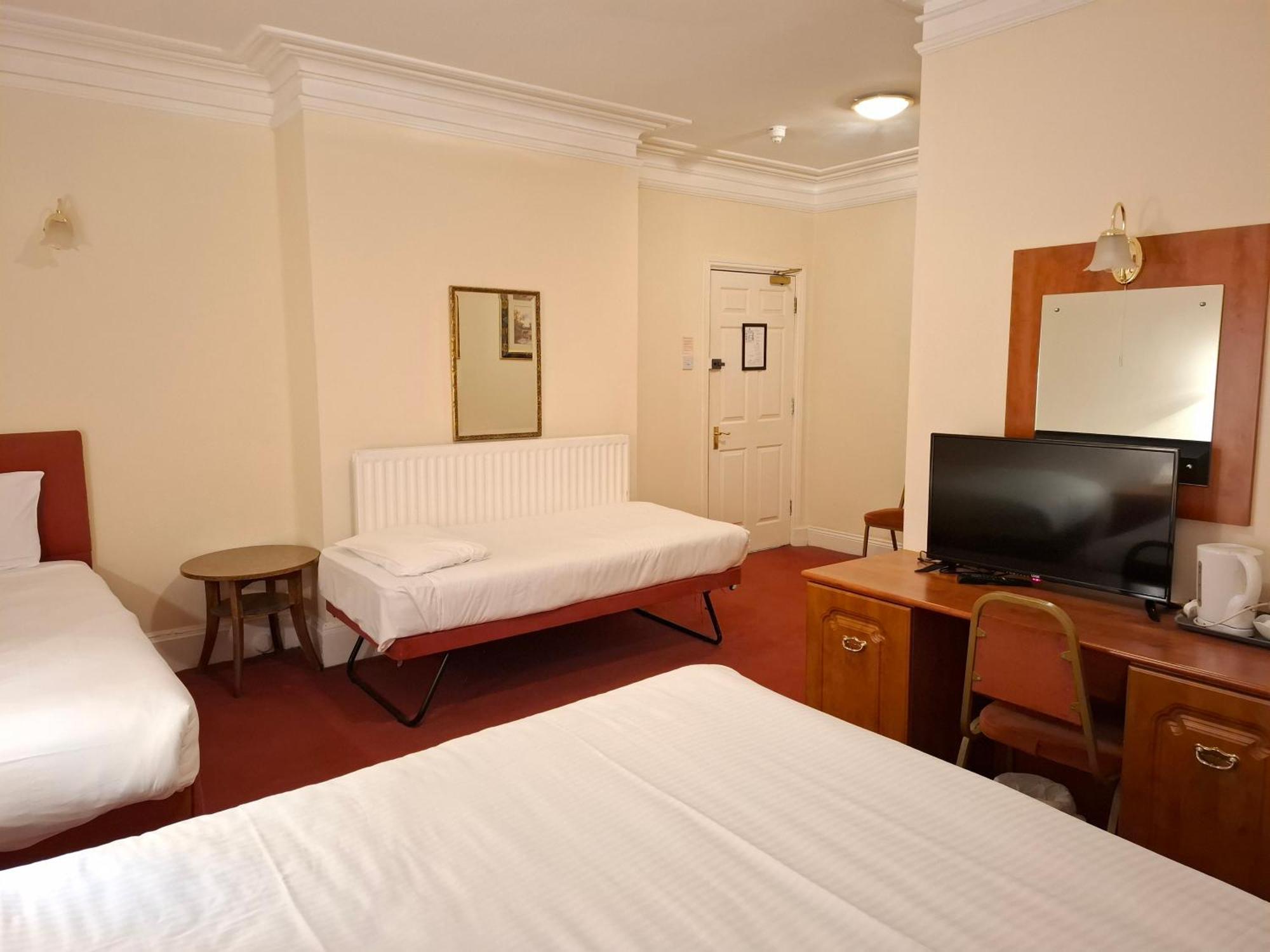 Borough Arms Hotel 뉴캐슬언더라임 외부 사진