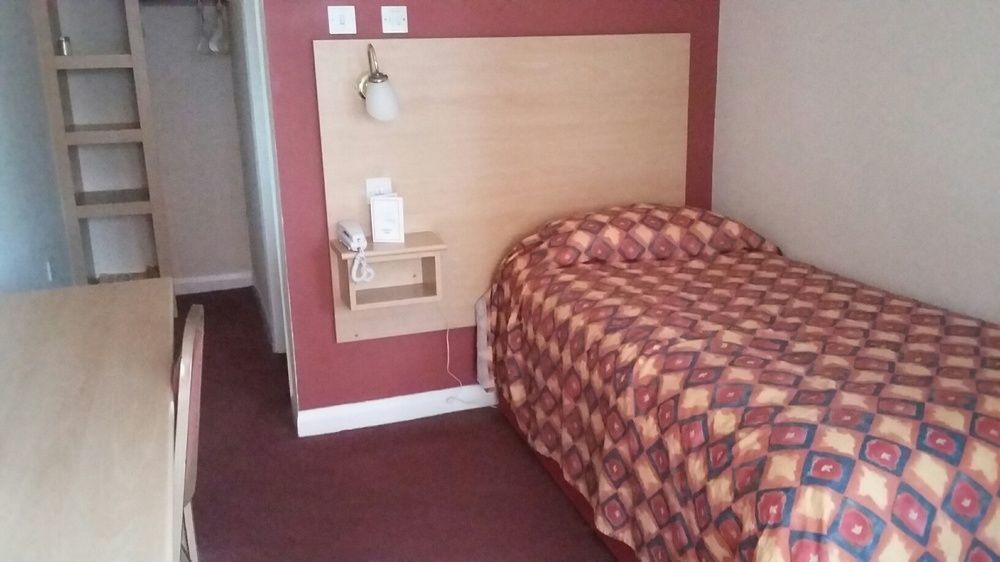 Borough Arms Hotel 뉴캐슬언더라임 외부 사진