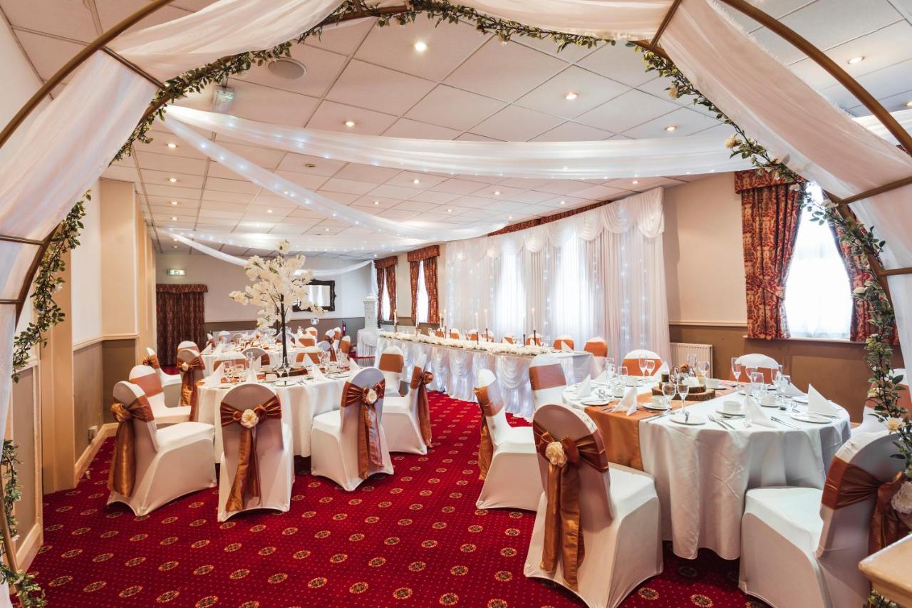 Borough Arms Hotel 뉴캐슬언더라임 외부 사진